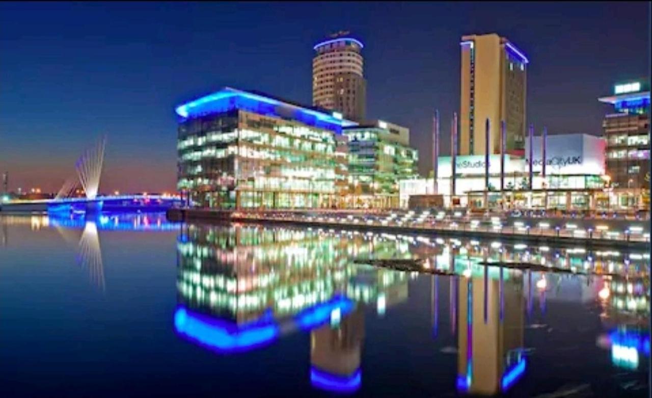 Exquisite Cosy 2-Bed Apartment In Salford مانشستر المظهر الخارجي الصورة