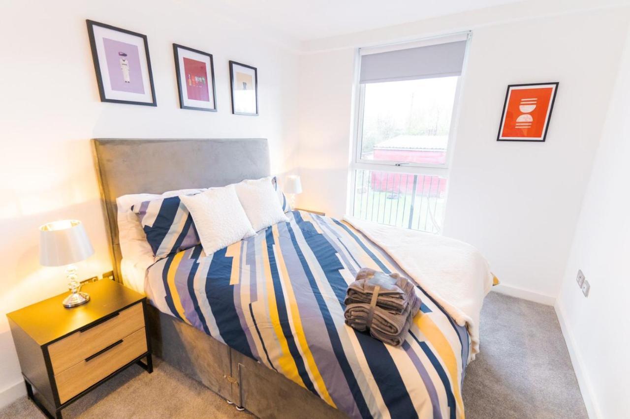 Exquisite Cosy 2-Bed Apartment In Salford مانشستر المظهر الخارجي الصورة