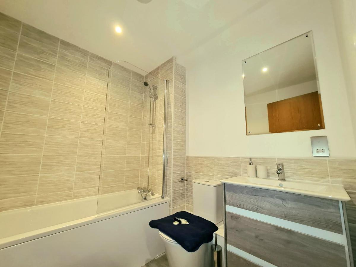 Exquisite Cosy 2-Bed Apartment In Salford مانشستر المظهر الخارجي الصورة