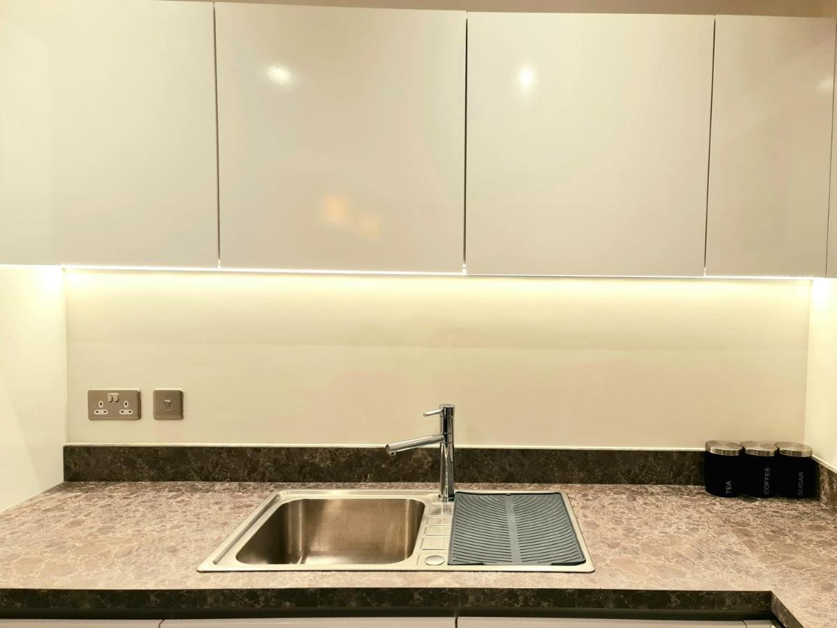Exquisite Cosy 2-Bed Apartment In Salford مانشستر المظهر الخارجي الصورة