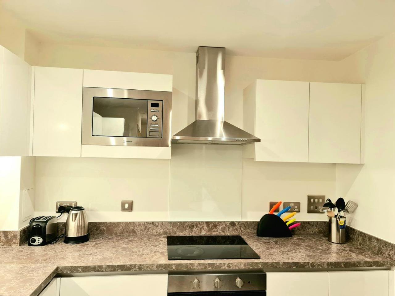Exquisite Cosy 2-Bed Apartment In Salford مانشستر المظهر الخارجي الصورة
