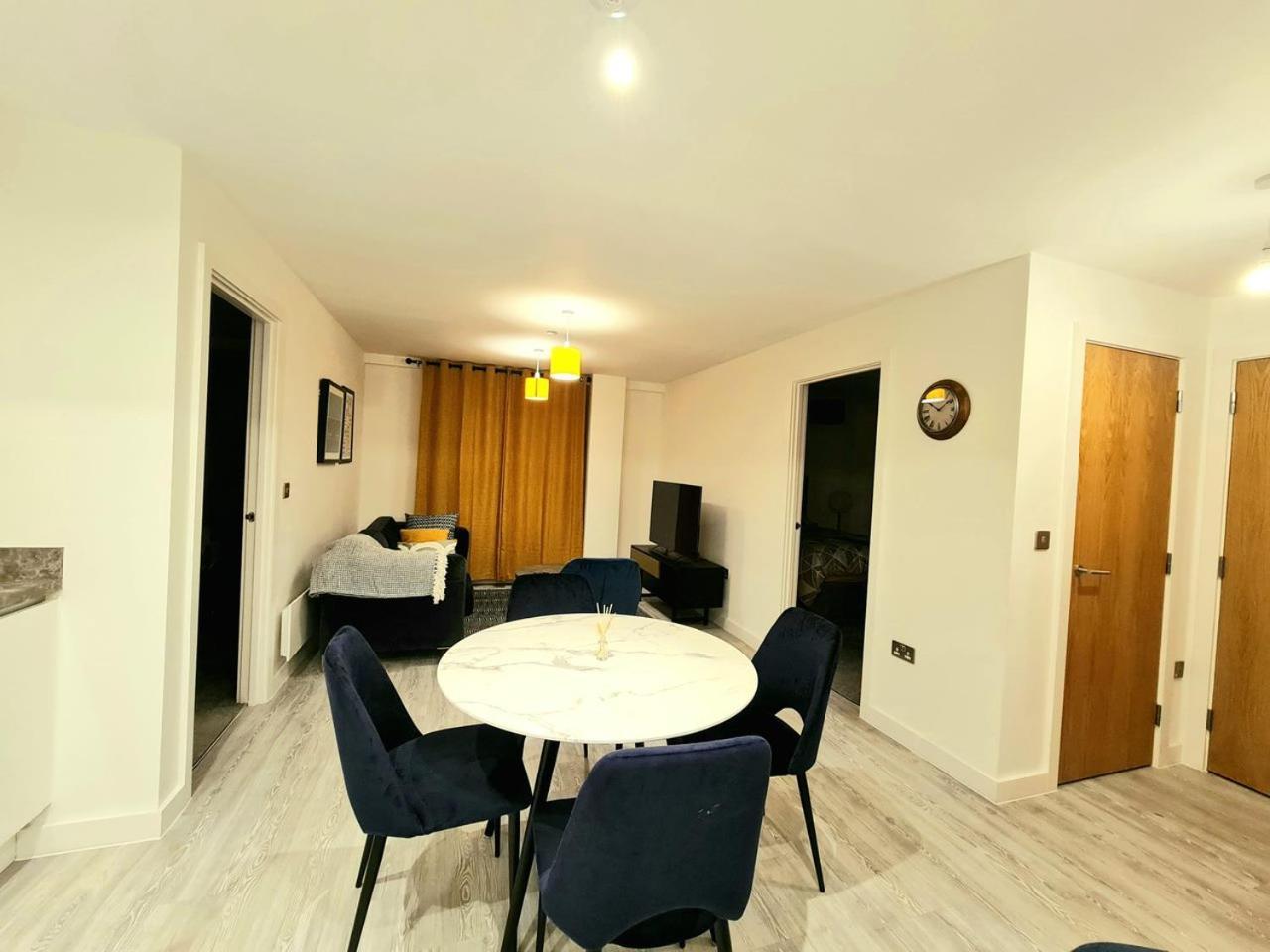 Exquisite Cosy 2-Bed Apartment In Salford مانشستر المظهر الخارجي الصورة