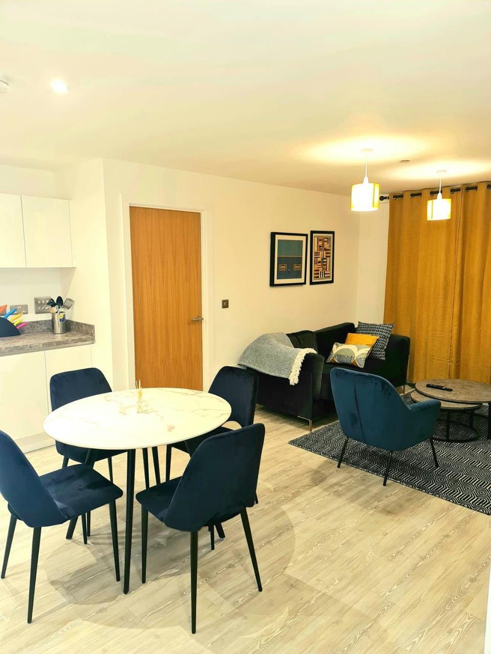Exquisite Cosy 2-Bed Apartment In Salford مانشستر المظهر الخارجي الصورة