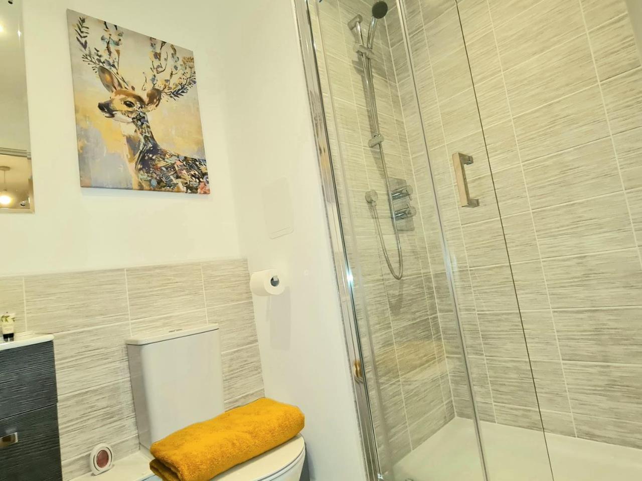 Exquisite Cosy 2-Bed Apartment In Salford مانشستر المظهر الخارجي الصورة